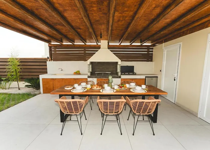 Aiolia Villa Lakhania