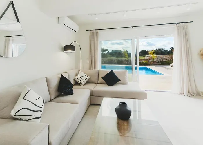 Aiolia Villa Lakhania