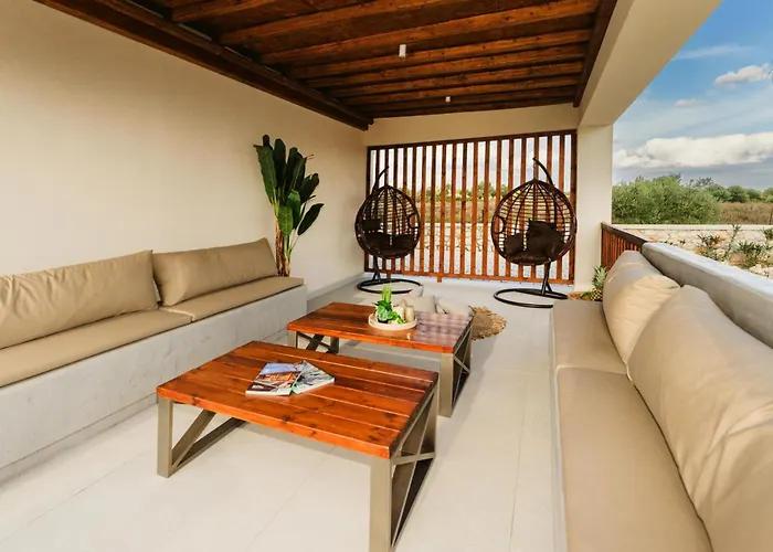 Aiolia Villa Lakhania